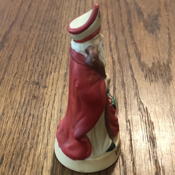 The Legend of Saint Nicolas Porcelain - Picture 3 of 9